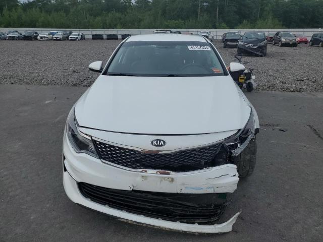 5XXGU4L30JG264562 - 2018 KIA OPTIMA EX WHITE photo 5