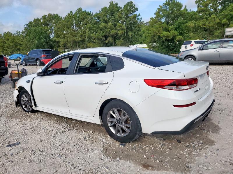5XXGT4L35KG346114 - 2019 KIA OPTIMA LX WHITE photo 2