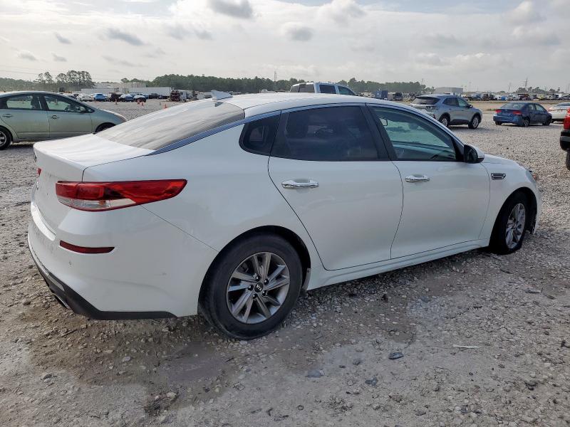 5XXGT4L35KG346114 - 2019 KIA OPTIMA LX WHITE photo 3