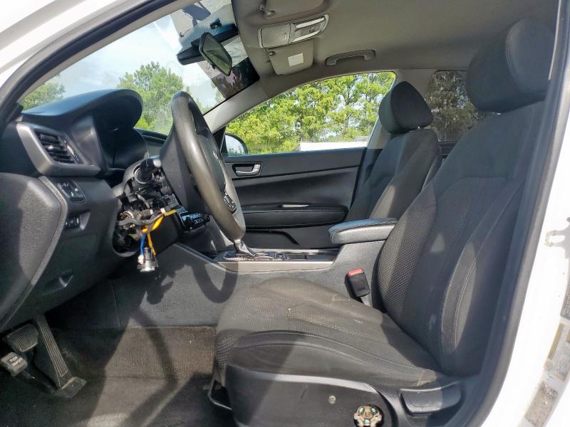 5XXGT4L35KG346114 - 2019 KIA OPTIMA LX WHITE photo 7