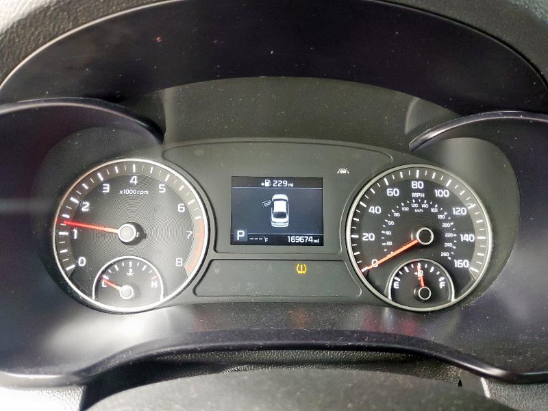 5XXGT4L35KG346114 - 2019 KIA OPTIMA LX WHITE photo 9