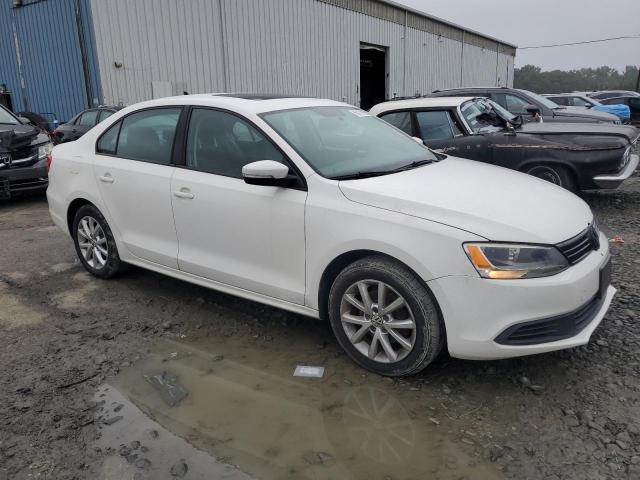 3VWDZ7AJ8BM320574 - 2011 VOLKSWAGEN JETTA SE WHITE photo 4