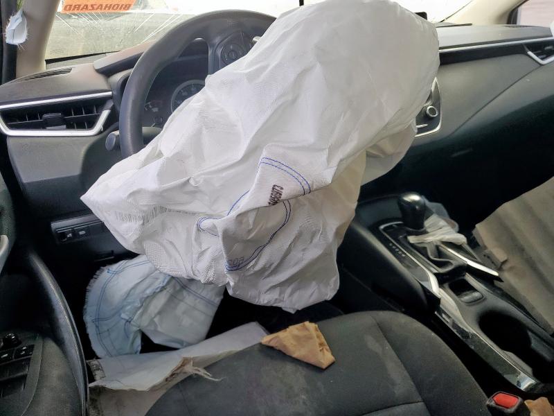 5YFEPMAE1MP232783 - 2021 TOYOTA COROLLA LE 银色 照片 8