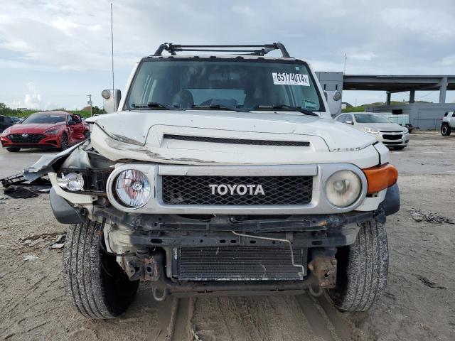 JTEBU4BF2AK097936 - 2010 TOYOTA FJ CRUISER WHITE photo 5