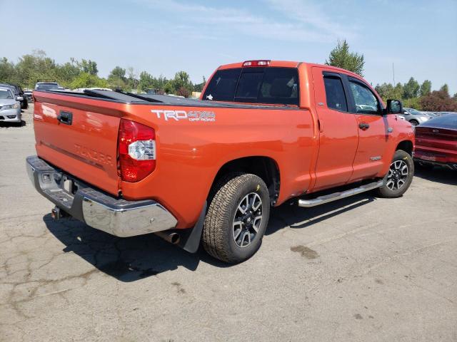 5TFUY5F14JX725956 - 2018 TOYOTA TUNDRA DOUBLE CAB SR/SR5 ORANGE photo 3