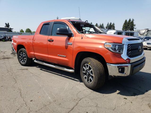 5TFUY5F14JX725956 - 2018 TOYOTA TUNDRA DOUBLE CAB SR/SR5 ORANGE photo 4