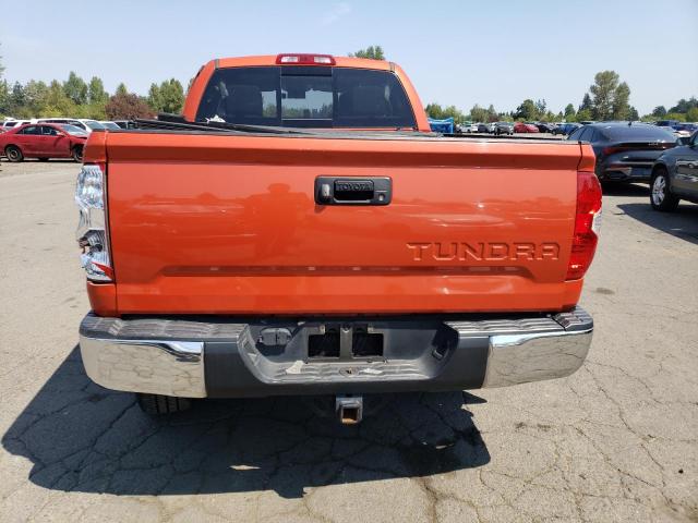 5TFUY5F14JX725956 - 2018 TOYOTA TUNDRA DOUBLE CAB SR/SR5 ORANGE photo 6