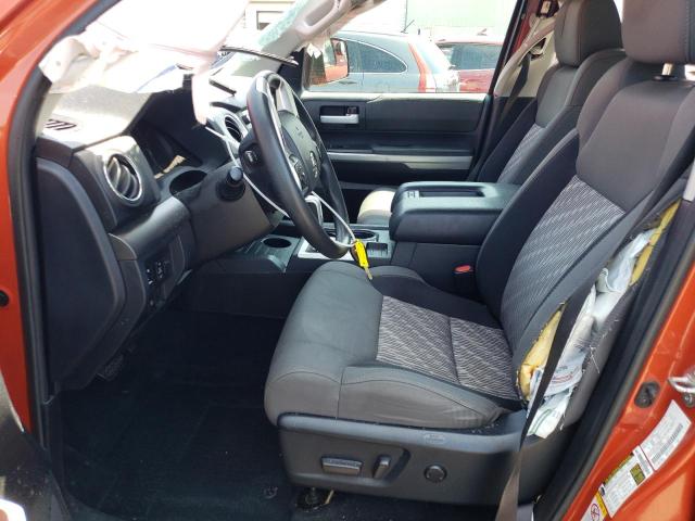 5TFUY5F14JX725956 - 2018 TOYOTA TUNDRA DOUBLE CAB SR/SR5 ORANGE photo 7