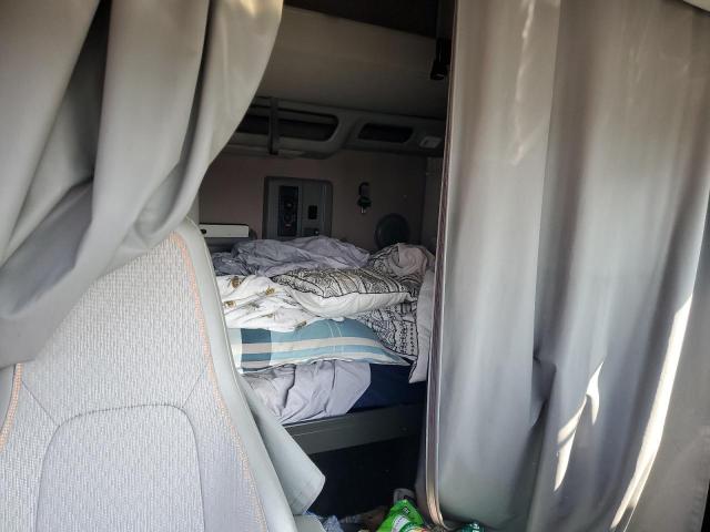 4V4NC9EHXKN196023 - 2019 VOLVO VN VNL WHITE photo 6