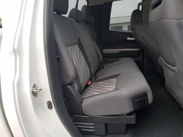 5TFUM5F16JX077824 - 2018 TOYOTA TUNDRA DOUBLE CAB SR/SR5 WHITE photo 10