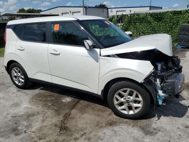 KNDJ23AU6M7775983 - 2021 KIA SOUL LX WHITE photo 4