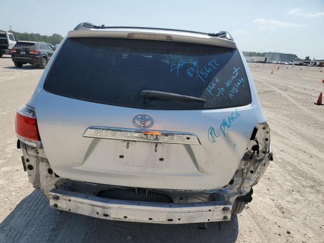 5TDZA3EH5DS031476 - 2013 TOYOTA HIGHLANDER BASE SILVER photo 6