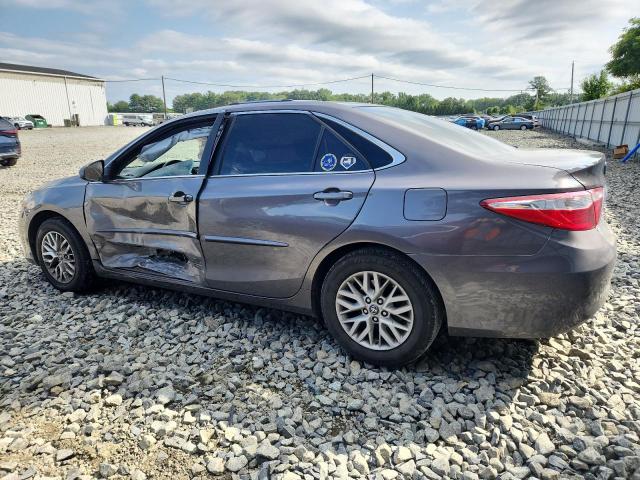 4T1BF1FK9HU710052 - 2017 TOYOTA CAMRY LE ნაცრისფერი ფოტო 2