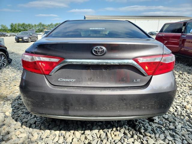 4T1BF1FK9HU710052 - 2017 TOYOTA CAMRY LE ნაცრისფერი ფოტო 6