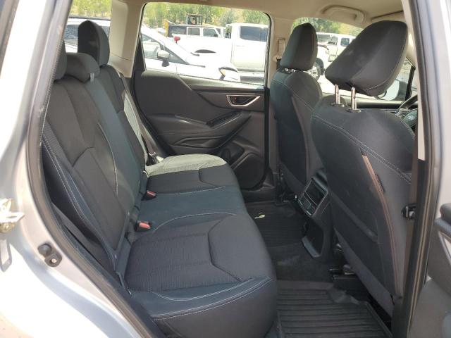 JF2SKAAC1KH579071 - 2019 SUBARU FORESTER SILVER photo 11
