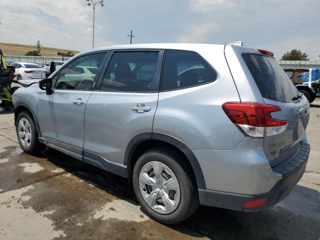 JF2SKAAC1KH579071 - 2019 SUBARU FORESTER SILVER photo 2