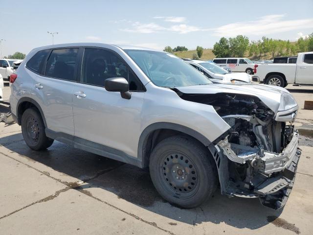 JF2SKAAC1KH579071 - 2019 SUBARU FORESTER SILVER photo 4