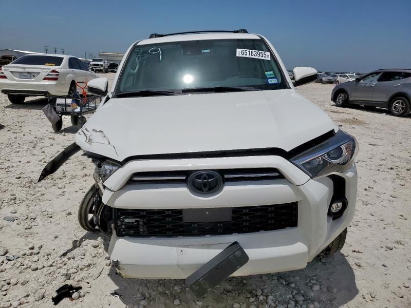 JTEMU5JR1M5859795 - 2021 TOYOTA 4RUNNER SR5/SR5 PREMIUM WHITE photo 5