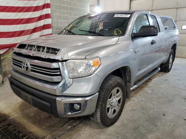 5TFUW5F18HX586530 - 2017 TOYOTA TUNDRA DOUBLE CAB SR/SR5 SILVER photo 2