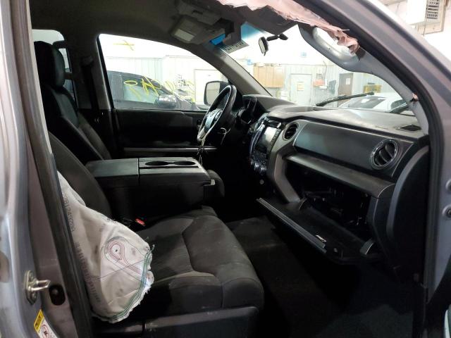 5TFUW5F18HX586530 - 2017 TOYOTA TUNDRA DOUBLE CAB SR/SR5 SILVER photo 5