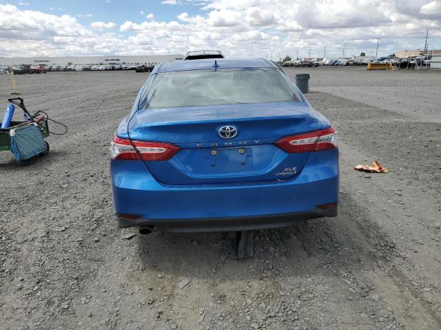 4T1B21HK7KU012037 - 2019 TOYOTA CAMRY HYBRID BLUE photo 6