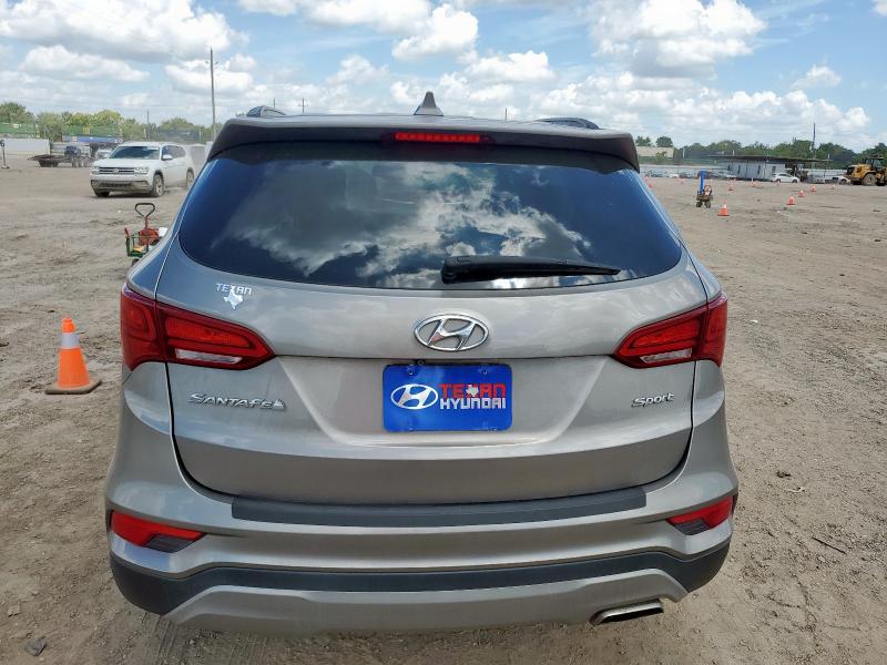 5NMZU3LB7JH058358 - 2018 HYUNDAI SANTA FE S 灰色 照片 6