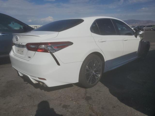 4T1B11HK1JU572072 - 2018 TOYOTA CAMRY L WHITE photo 3