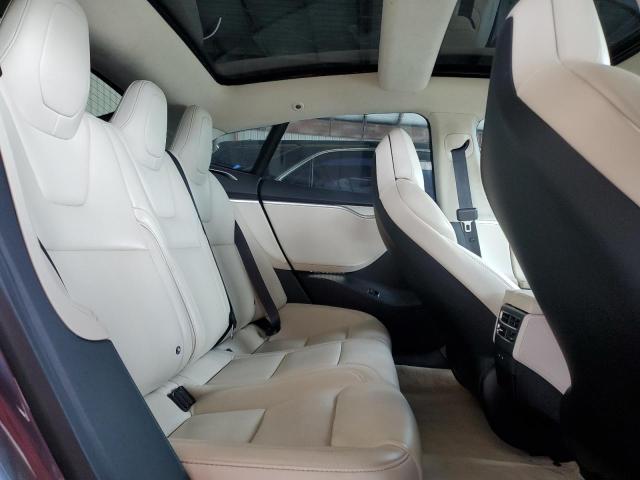 5YJSA1E25HF233097 - 2017 TESLA MODEL S Сірий фото 10