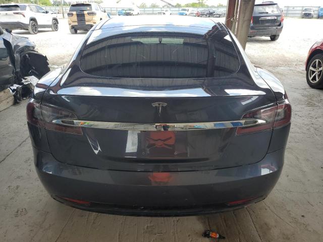 5YJSA1E25HF233097 - 2017 TESLA MODEL S Сірий фото 6