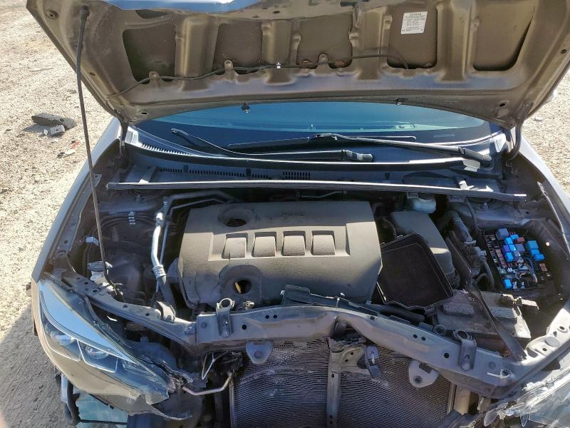 5YFBURHE5JP846553 - 2018 TOYOTA COROLLA L GRAY photo 11