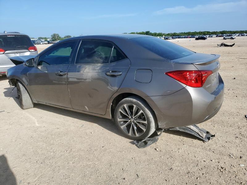 5YFBURHE5JP846553 - 2018 TOYOTA COROLLA L GRAY photo 2