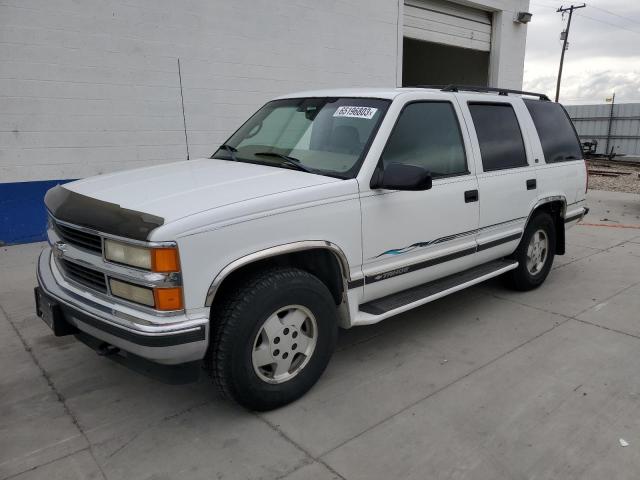 1GNEK13R7WJ372137 - 1998 CHEVROLET TAHOE K1500 WHITE photo 1