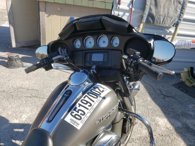 1HD1KBC14JB668984 - 2018 HARLEY-DAVIDSON FLHX STREET GLIDE GRAY photo 5