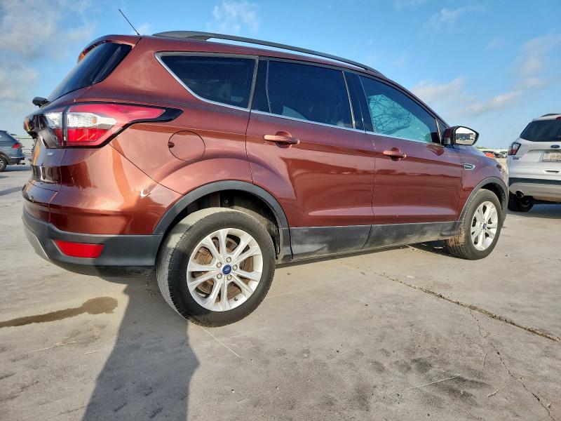 1FMCU0GD7JUB27652 - 2018 FORD ESCAPE SE BURGUNDY photo 3
