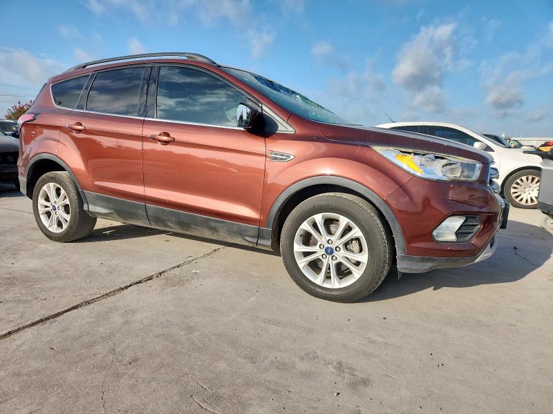 1FMCU0GD7JUB27652 - 2018 FORD ESCAPE SE BURGUNDY photo 4