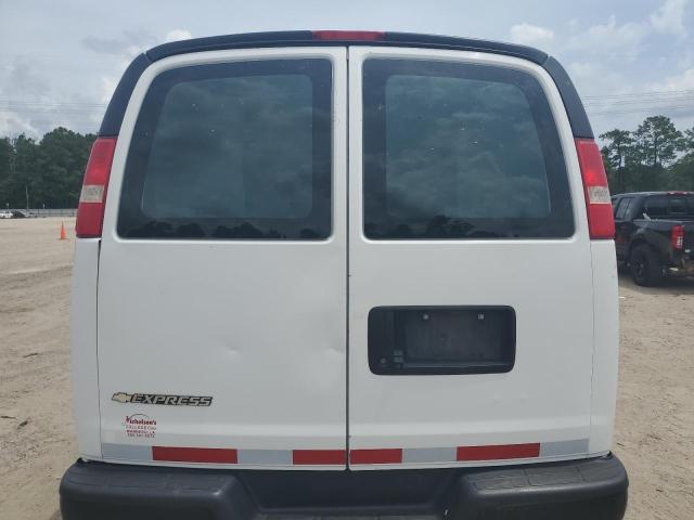 1GCWGBFP3J1280577 - 2018 CHEVROLET EXPRESS G2 WHITE photo 11