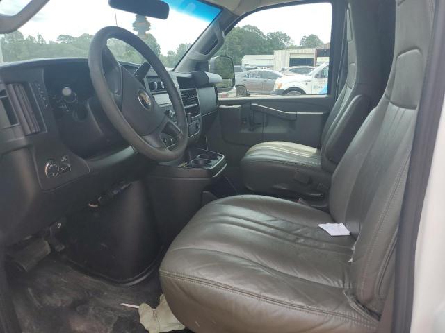1GCWGBFP3J1280577 - 2018 CHEVROLET EXPRESS G2 WHITE photo 13