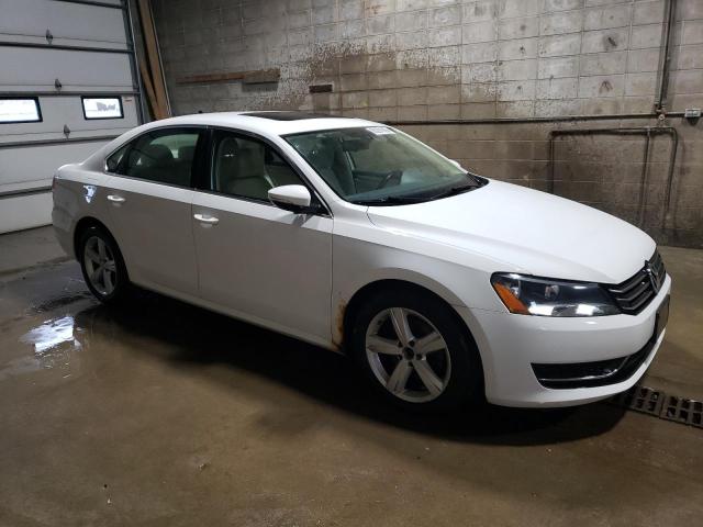 1VWBH7A35CC097098 - 2012 VOLKSWAGEN PASSAT SE Blanc photo 4