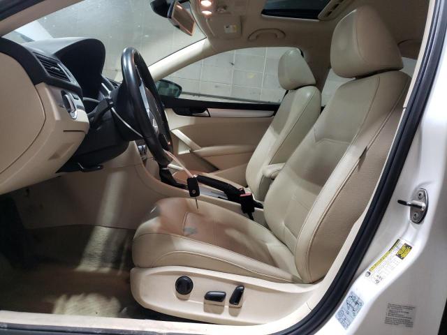 1VWBH7A35CC097098 - 2012 VOLKSWAGEN PASSAT SE Blanc photo 7