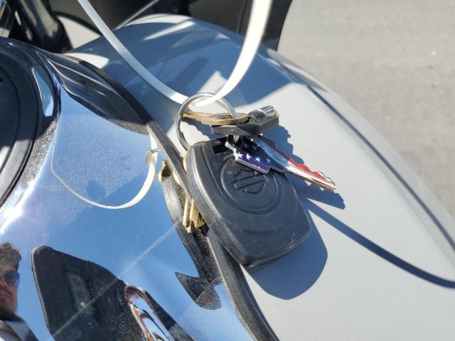 1HD1KH717RB661293 - 2024 HARLEY-DAVIDSON FLTRX GRAY photo 8