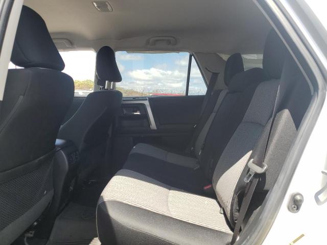 JTEEU5JR9R5306193 - 2024 TOYOTA 4RUNNER SR5 Silber Foto 11