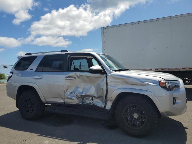 JTEEU5JR9R5306193 - 2024 TOYOTA 4RUNNER SR5 Silber Foto 4