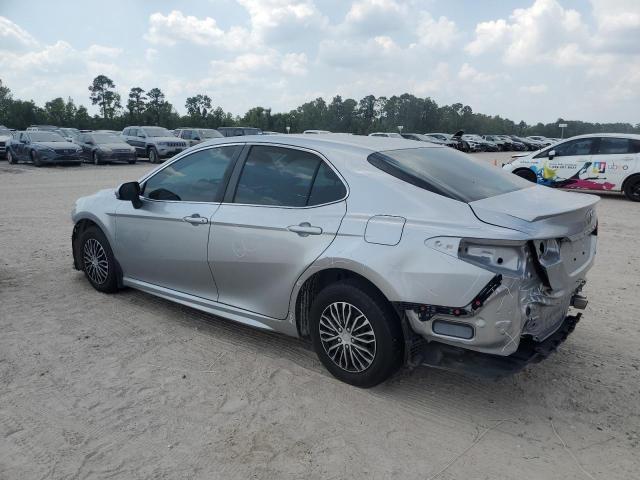 4T1B11HK1JU078892 - 2018 TOYOTA CAMRY L SILVER photo 2