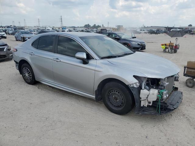4T1B11HK1JU078892 - 2018 TOYOTA CAMRY L SILVER photo 4