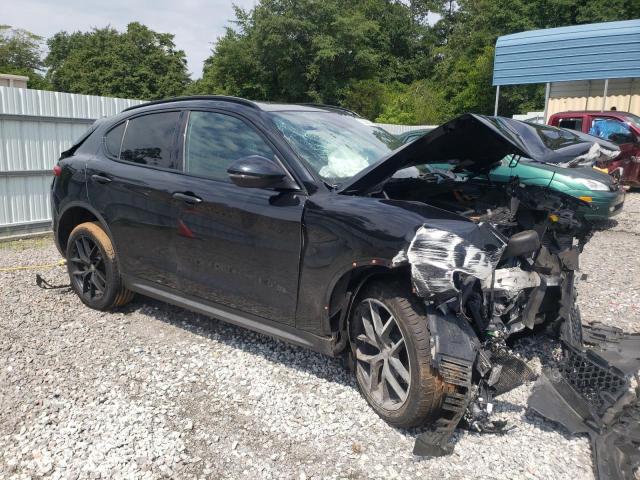 ZASFAKNN4J7B86097 - 2018 ALFA ROMEO STELVIO TI SPORT BLACK photo 4