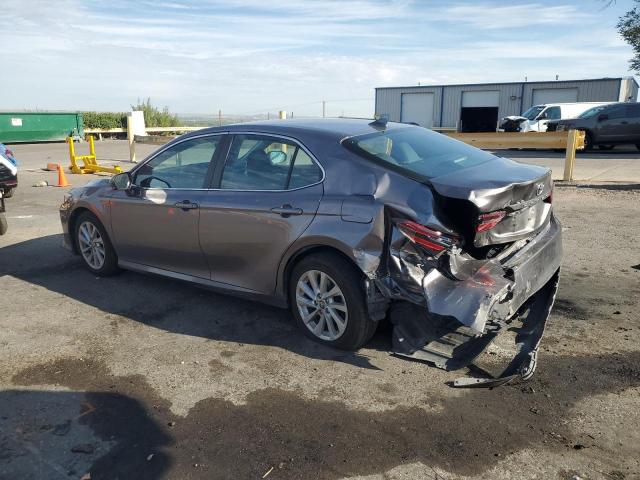 4T1R11AK6NU671436 - 2022 TOYOTA CAMRY LE CHARCOAL photo 2