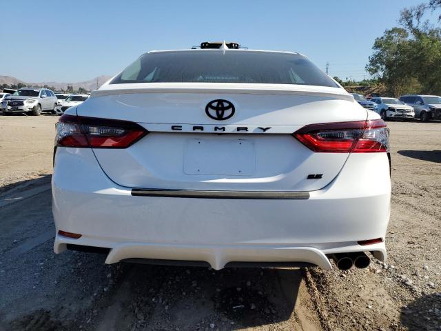 4T1T11AK7PU167826 - 2023 TOYOTA CAMRY SE NIGHT SHADE WHITE photo 6