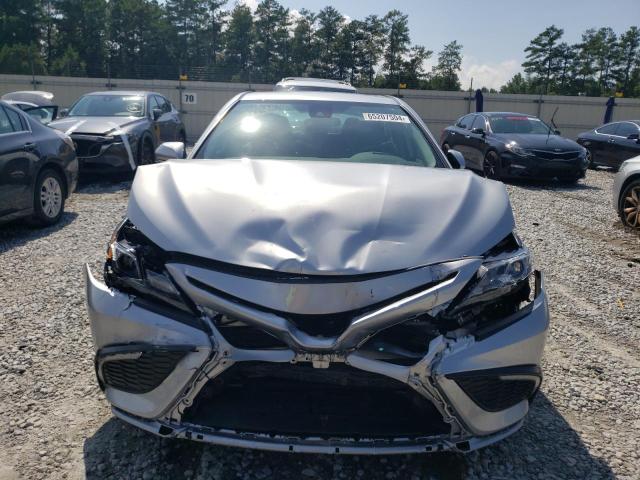 4T1G11AK5PU762854 - 2023 TOYOTA CAMRY SE NIGHT SHADE SILVER photo 5