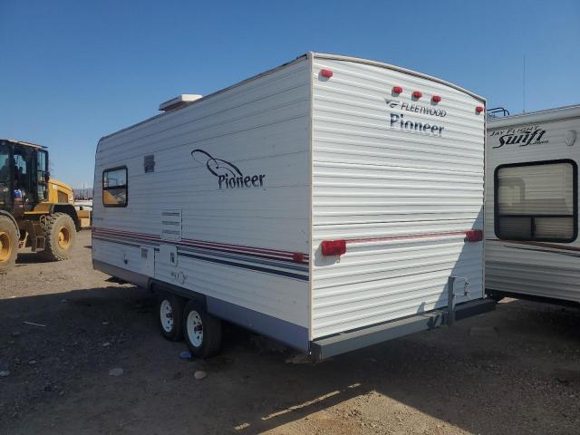 1EB1T182556008945 - 2005 FLEETWOOD PIONEER WHITE photo 3