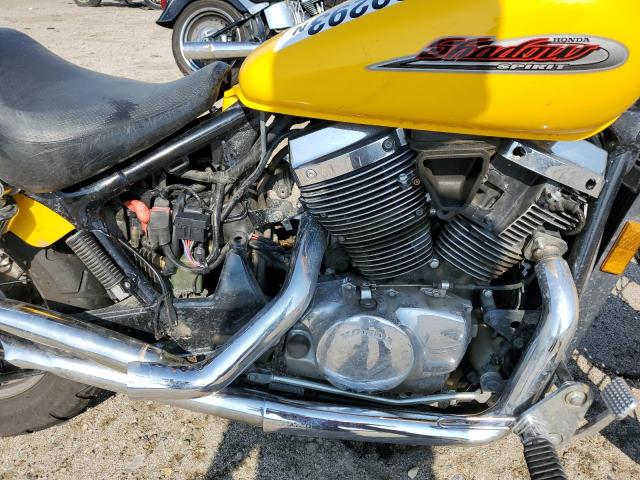 JH2RC44152M600363 - 2002 HONDA VT750 DC YELLOW photo 7